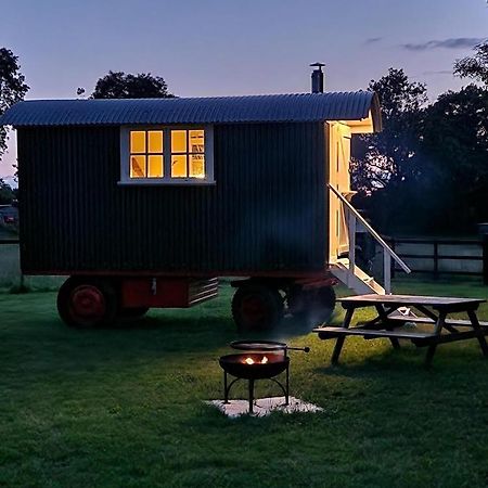 The Delkin Shepherds Huts Castle Combe Ngoại thất bức ảnh