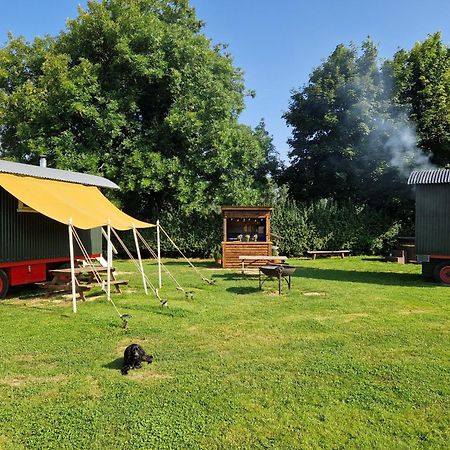 The Delkin Shepherds Huts Castle Combe Ngoại thất bức ảnh
