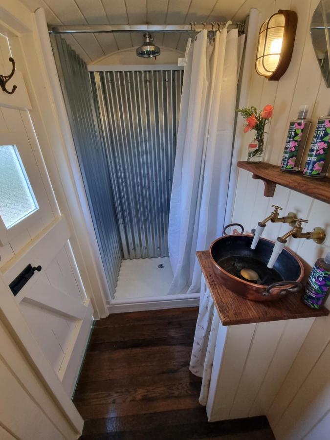 The Delkin Shepherds Huts Castle Combe Ngoại thất bức ảnh
