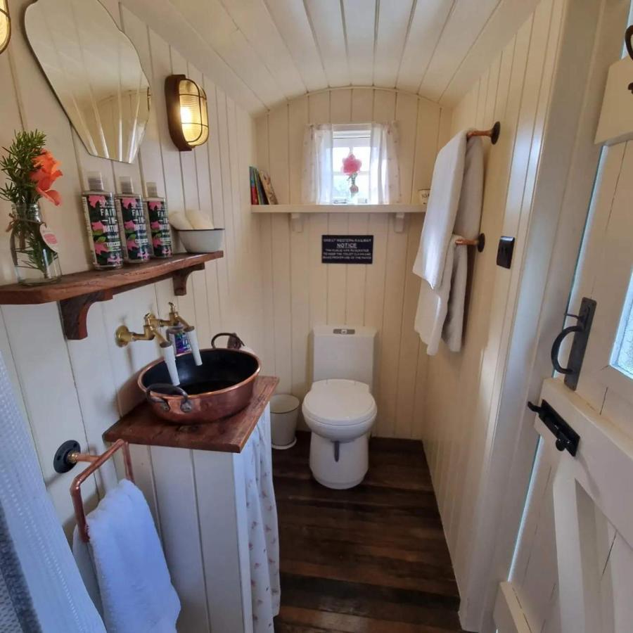 The Delkin Shepherds Huts Castle Combe Ngoại thất bức ảnh