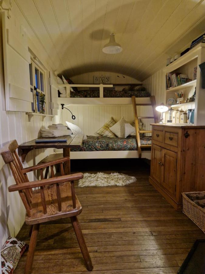 The Delkin Shepherds Huts Castle Combe Ngoại thất bức ảnh