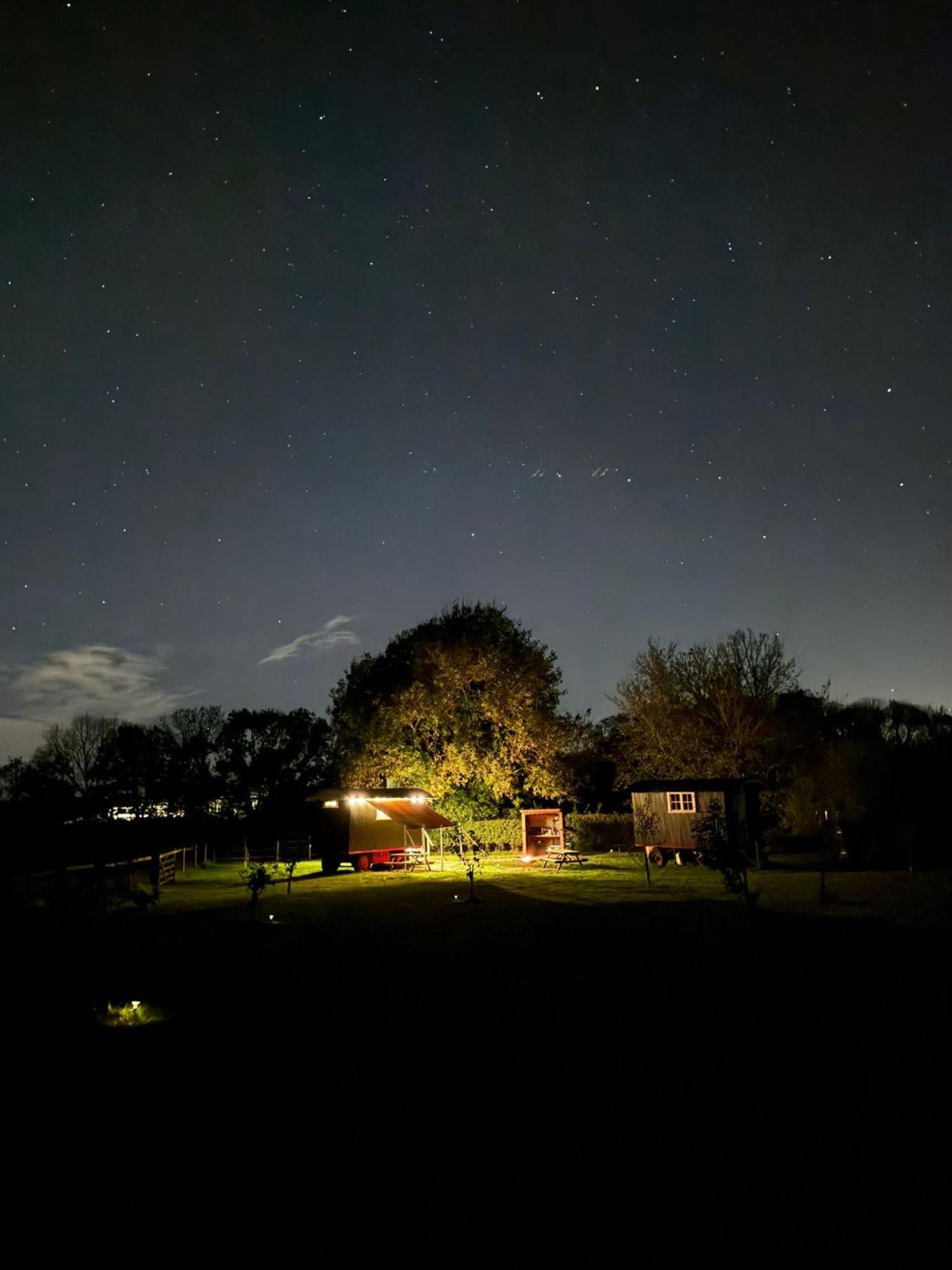 The Delkin Shepherds Huts Castle Combe Ngoại thất bức ảnh