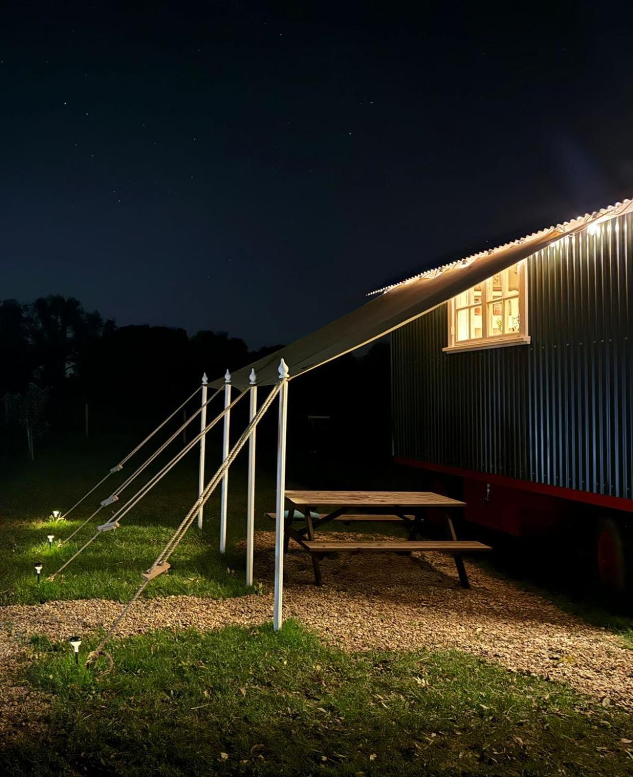 The Delkin Shepherds Huts Castle Combe Ngoại thất bức ảnh