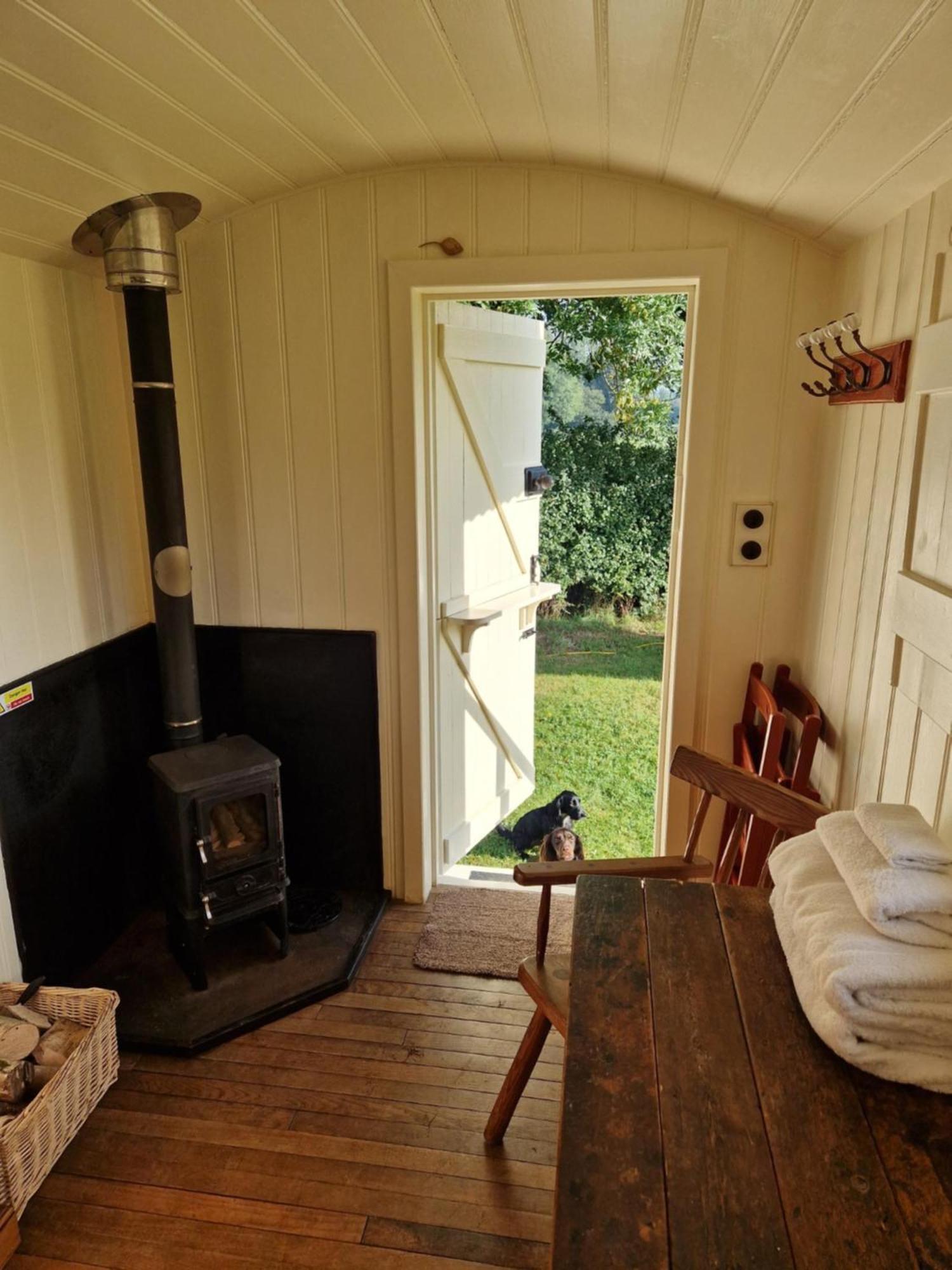The Delkin Shepherds Huts Castle Combe Ngoại thất bức ảnh