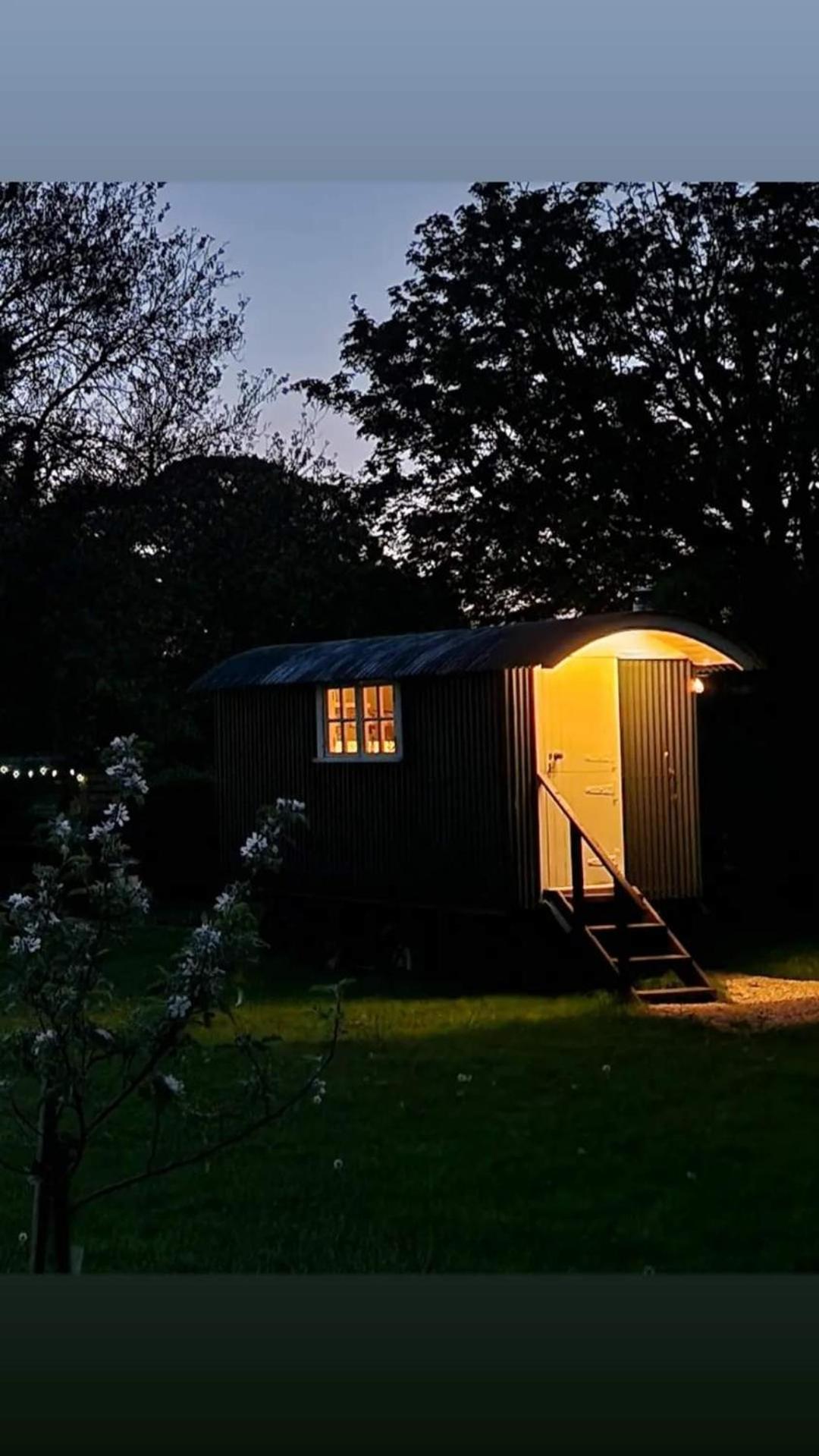 The Delkin Shepherds Huts Castle Combe Ngoại thất bức ảnh