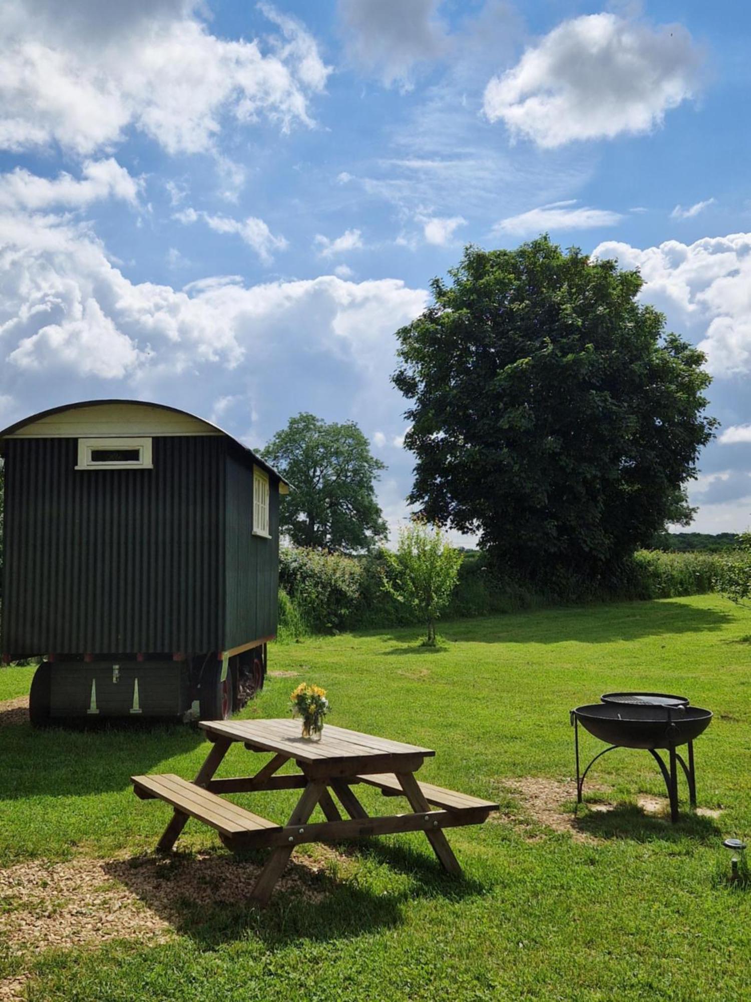The Delkin Shepherds Huts Castle Combe Ngoại thất bức ảnh