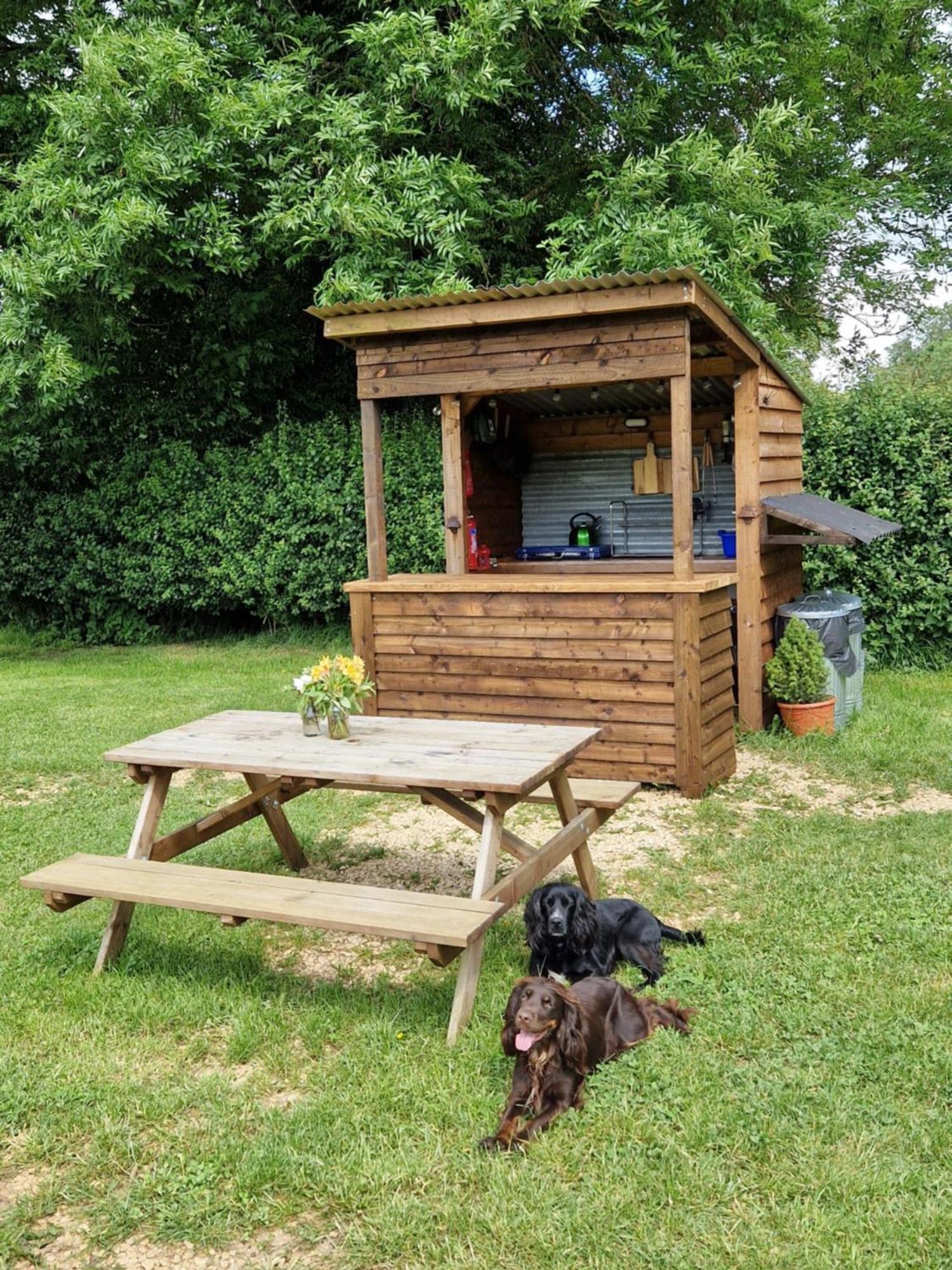 The Delkin Shepherds Huts Castle Combe Ngoại thất bức ảnh