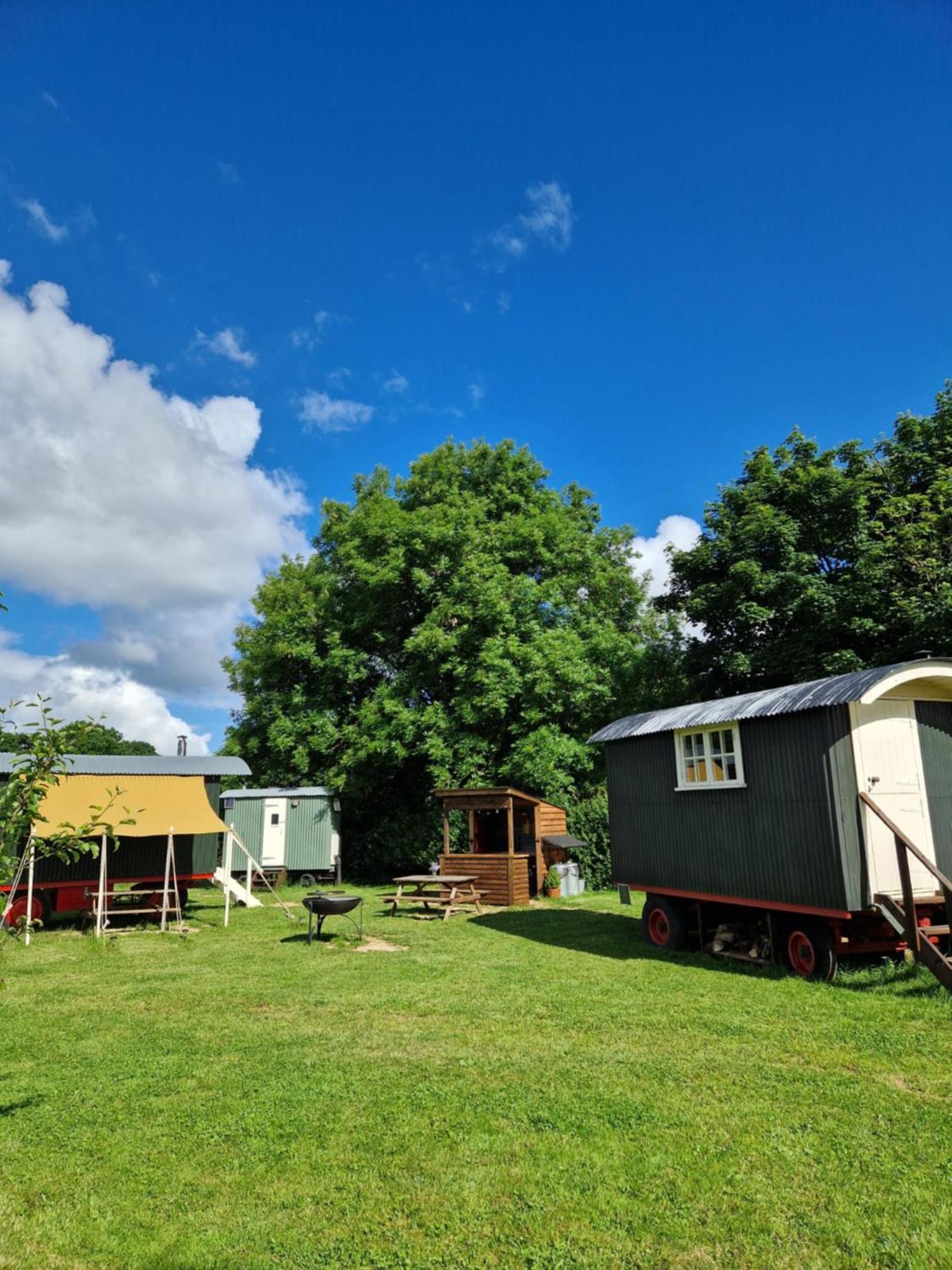 The Delkin Shepherds Huts Castle Combe Ngoại thất bức ảnh
