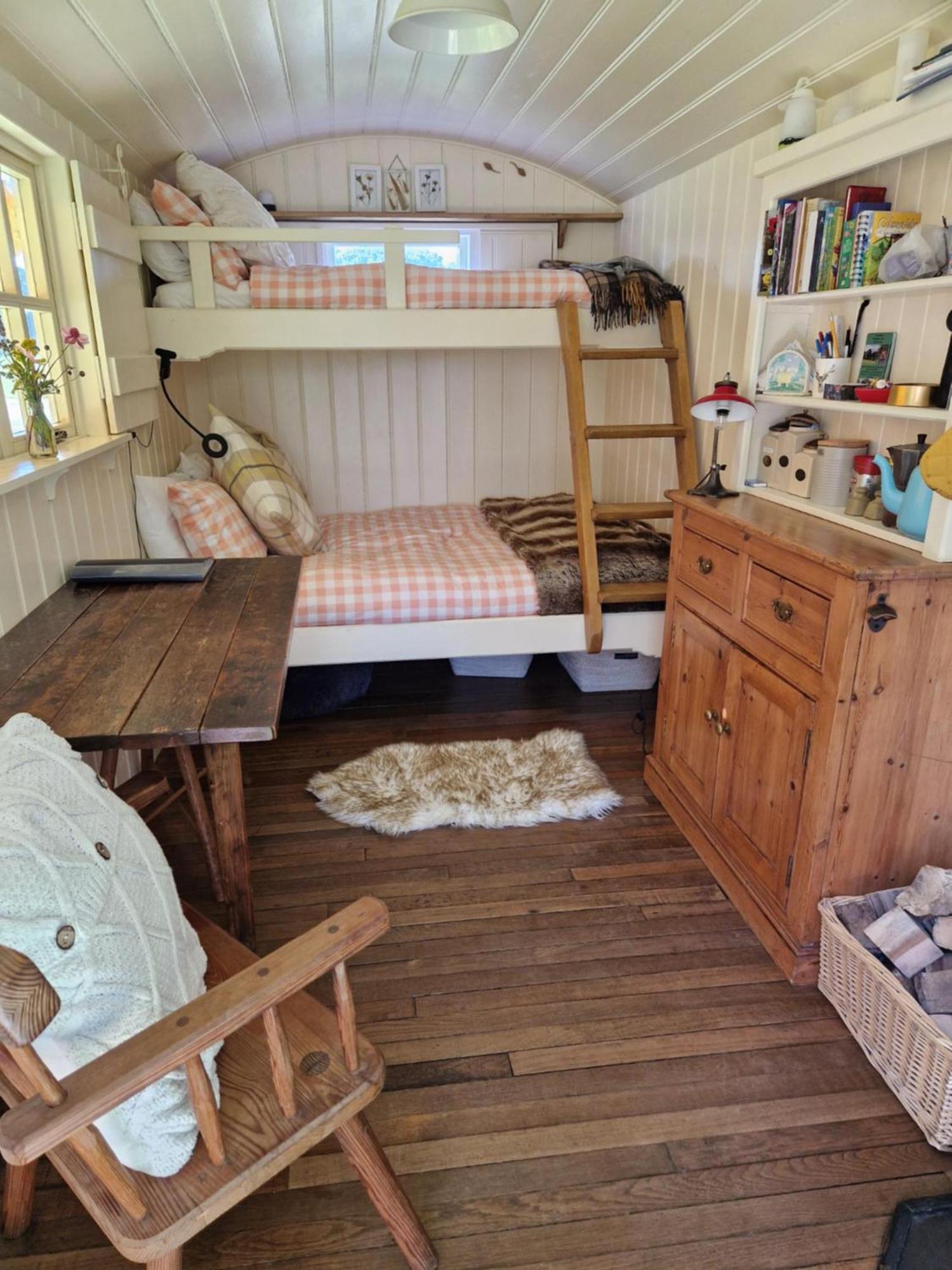 The Delkin Shepherds Huts Castle Combe Ngoại thất bức ảnh