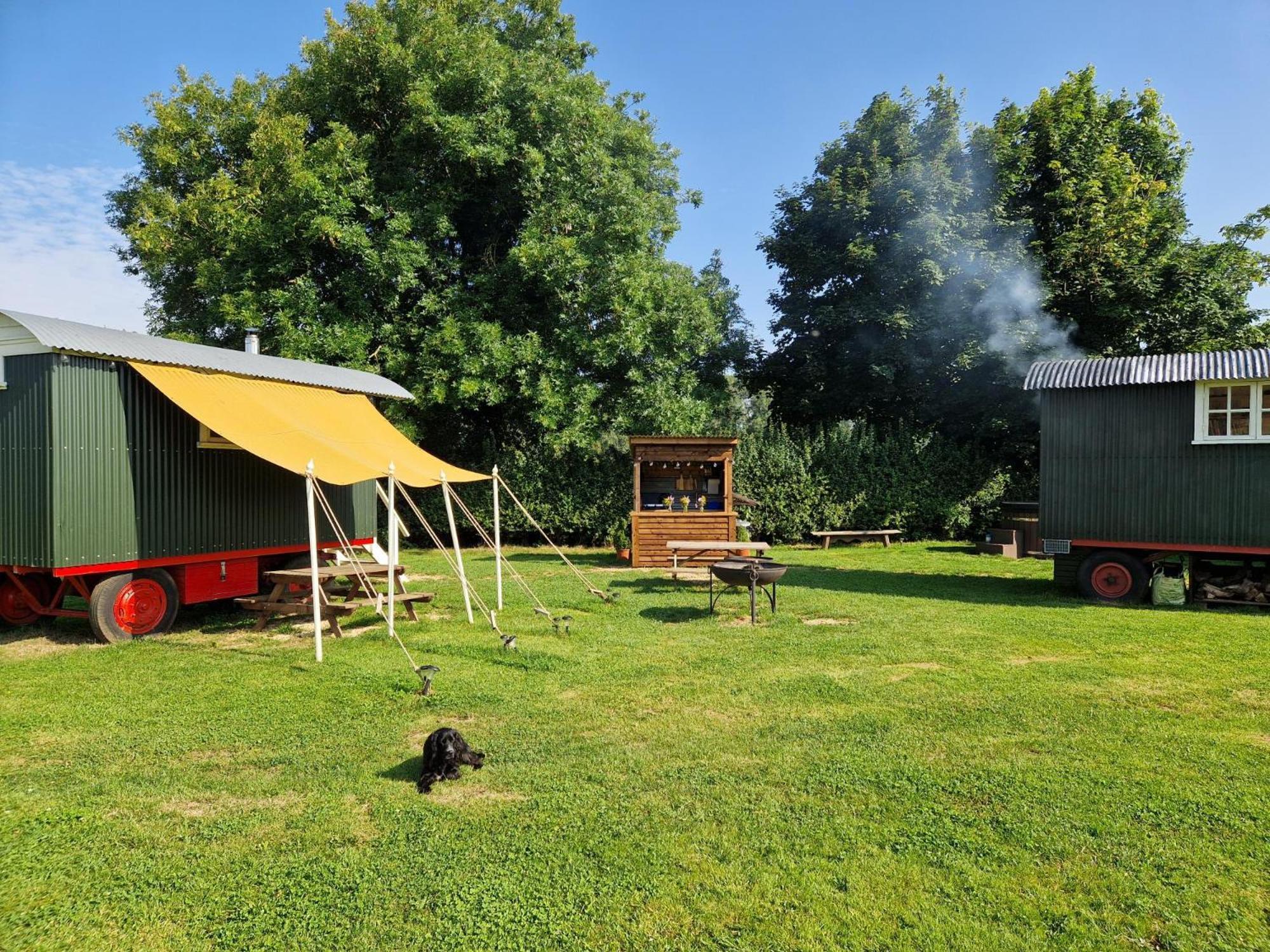 The Delkin Shepherds Huts Castle Combe Ngoại thất bức ảnh