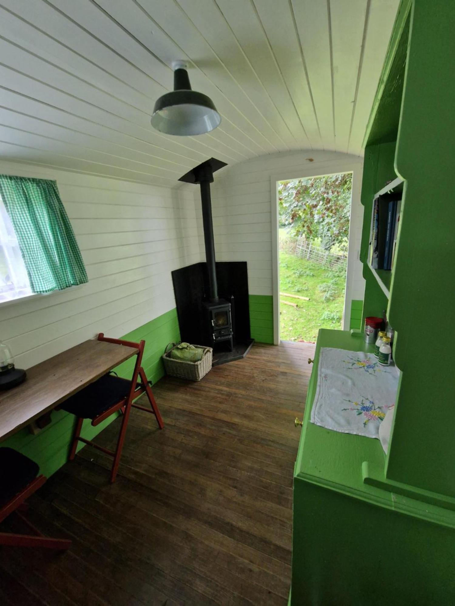 The Delkin Shepherds Huts Castle Combe Ngoại thất bức ảnh