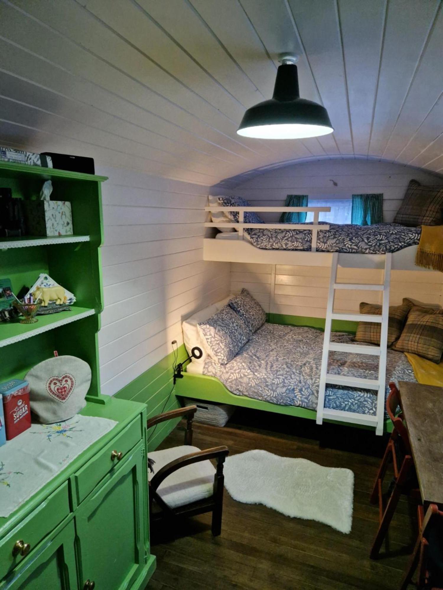 The Delkin Shepherds Huts Castle Combe Ngoại thất bức ảnh